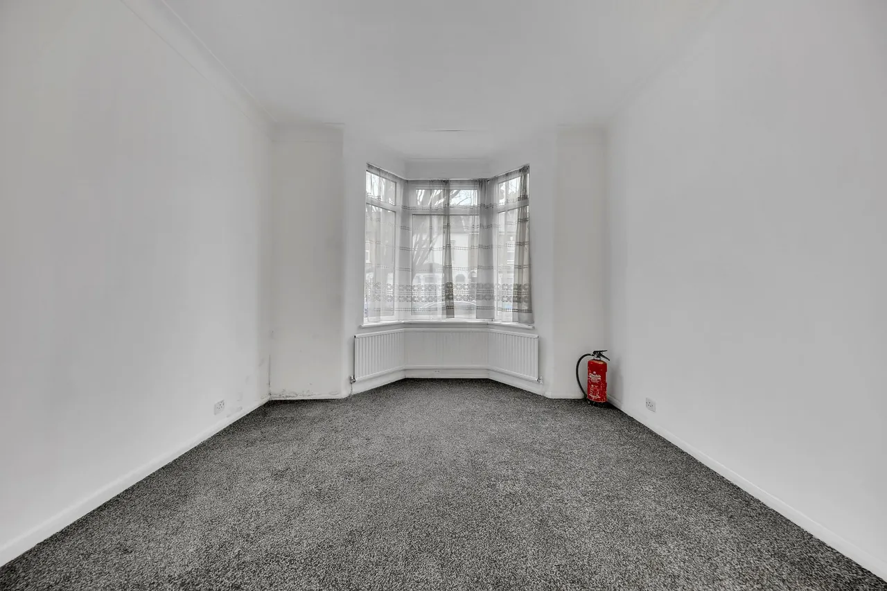 13 Abbots Road, London, E6 1LE, photo 2