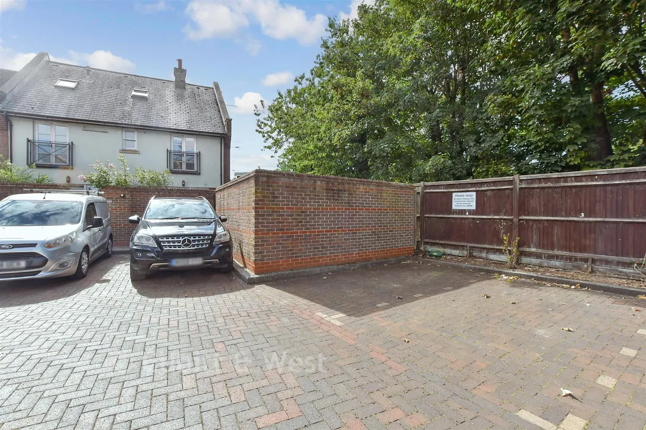 Wheelwrights Close, Arundel, BN18, photo 18