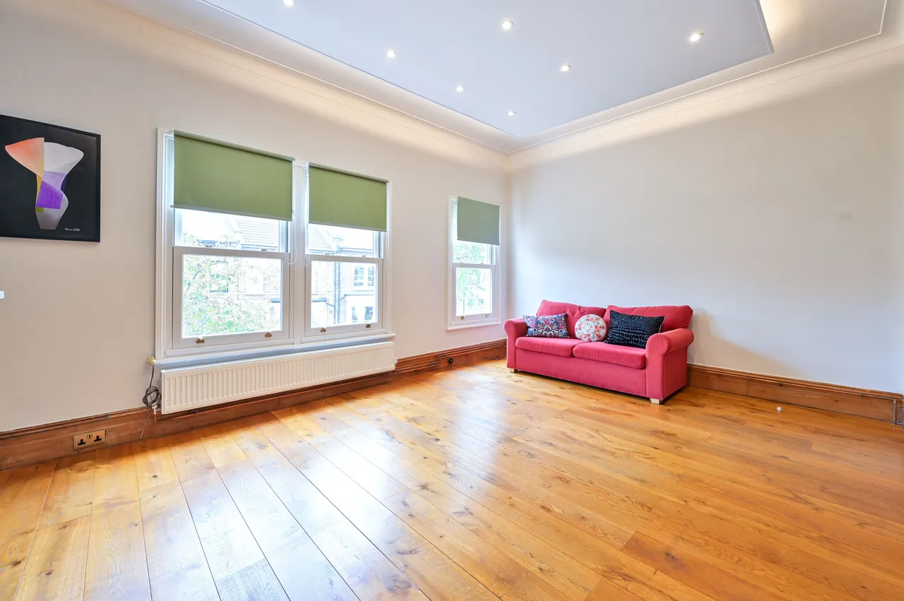 44b Gowlett Road, London, photo 2