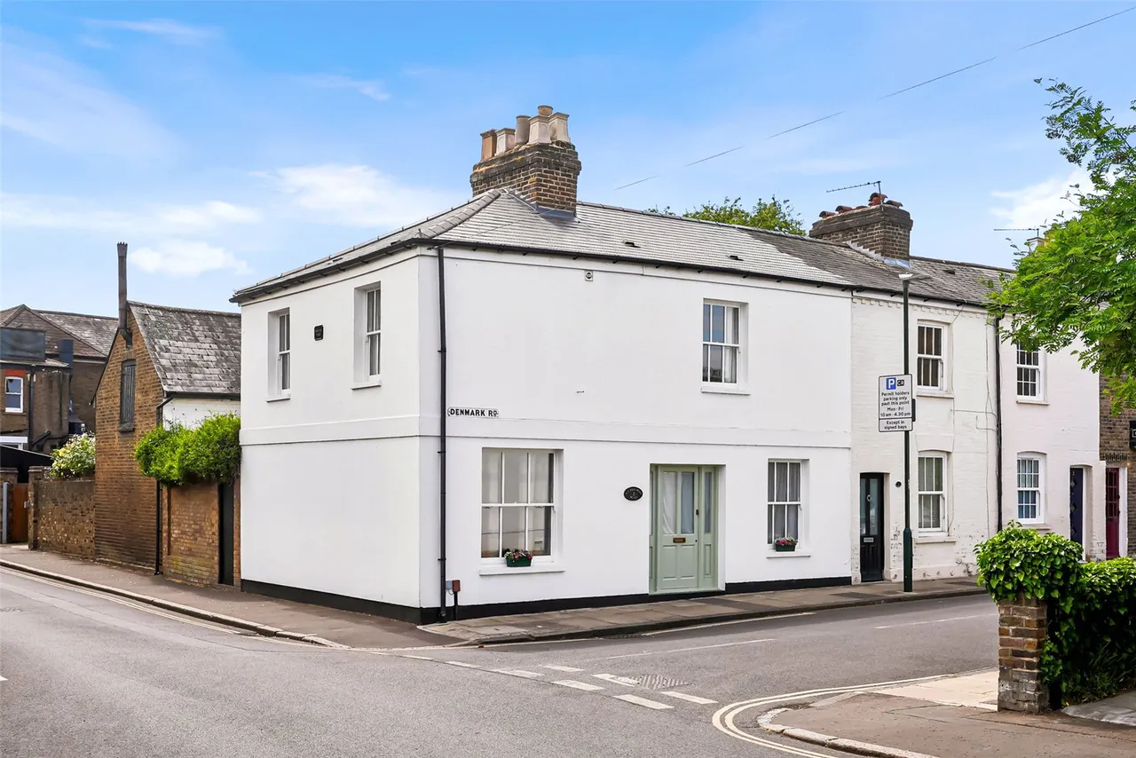 3 bed house for sale — Fourth Cross Road, Twickenham, TW2 5EL