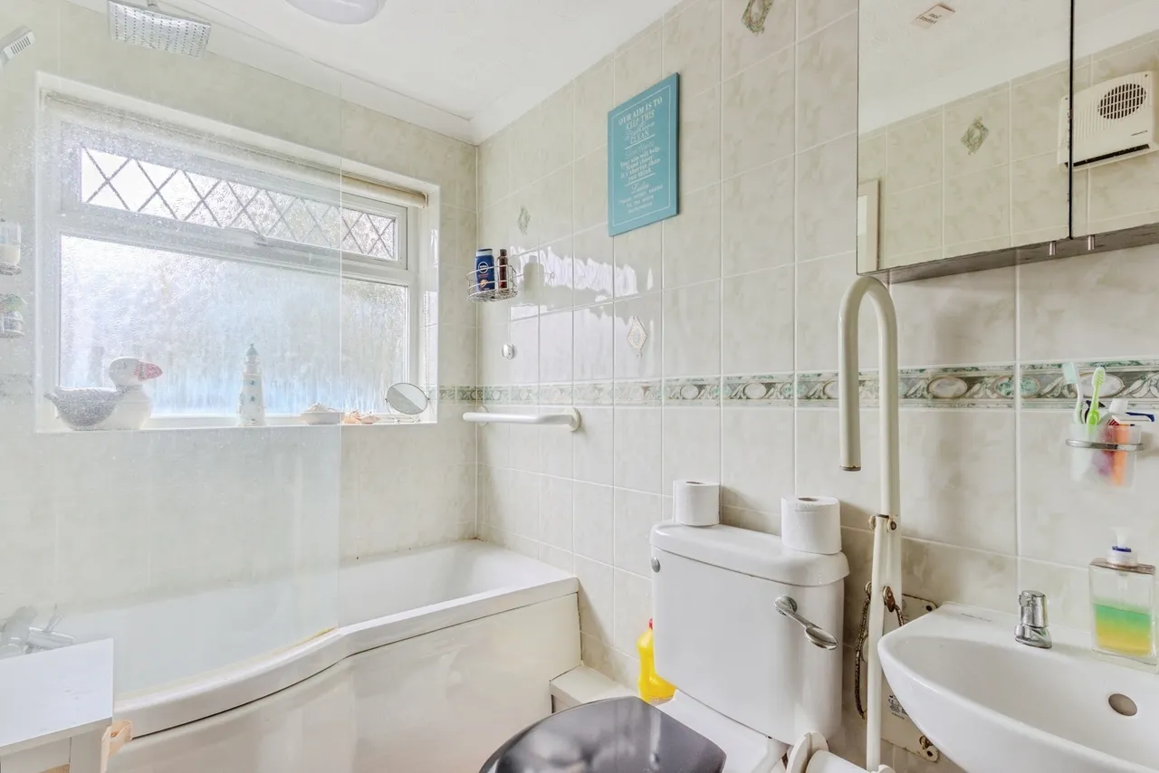 Frognal Gardens, Teynham, Sittingbourne, Kent, ME9, photo 6