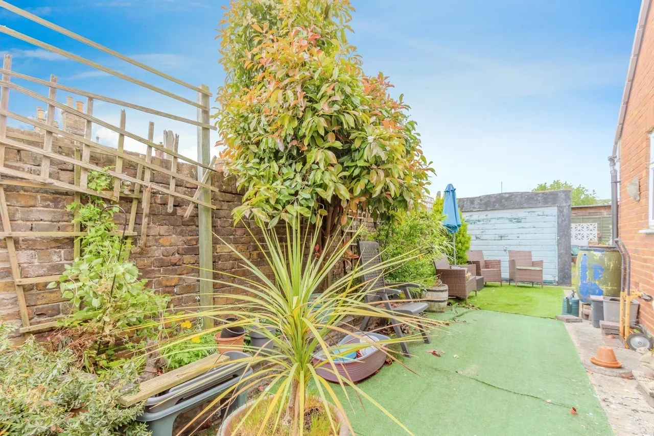 Frognal Gardens, Teynham, Sittingbourne, Kent, ME9, photo 10