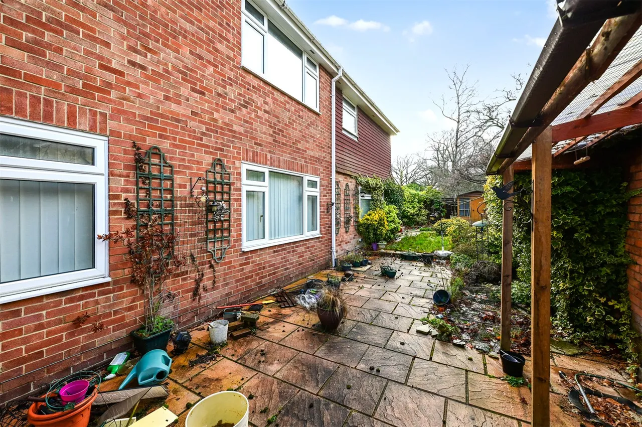 Lucas Close, Yateley, Hampshire, GU46 6JD, photo 11