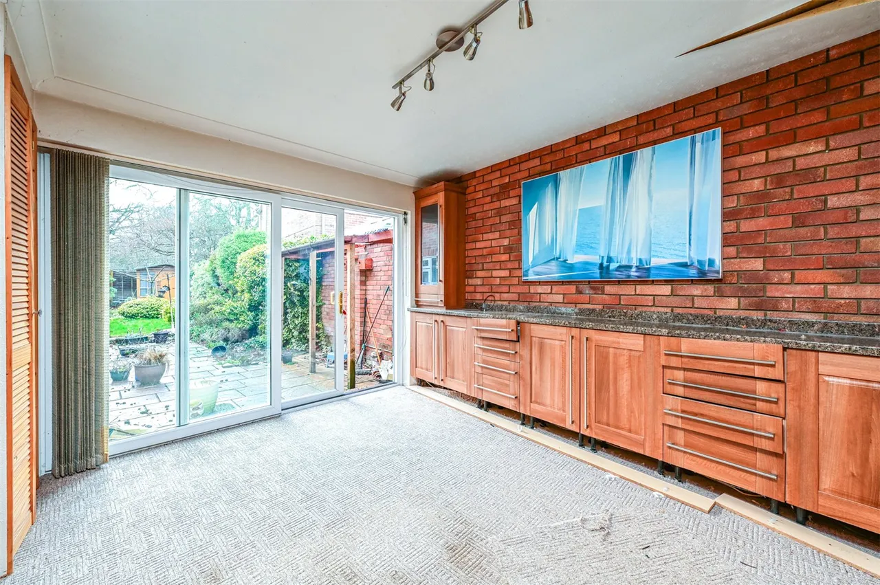 Lucas Close, Yateley, Hampshire, GU46 6JD, photo 2