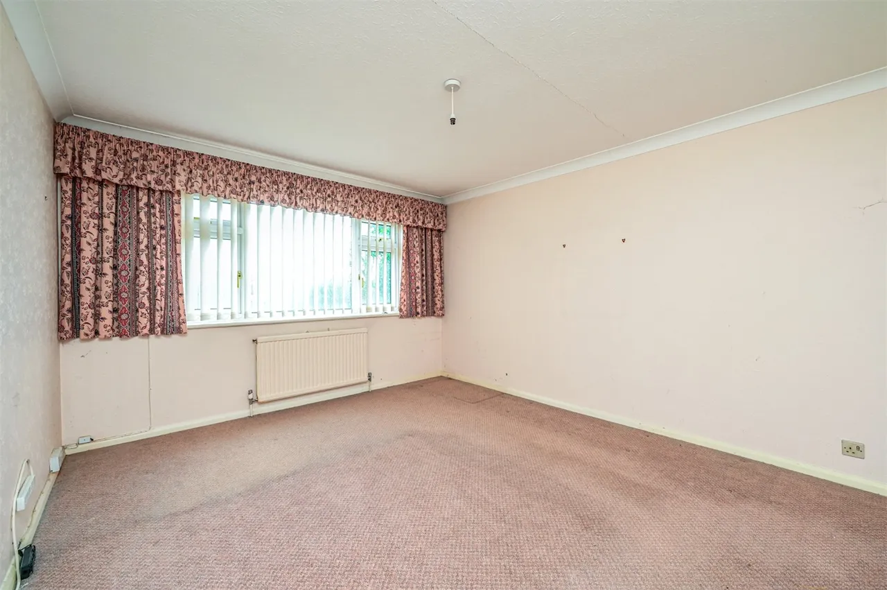 Lucas Close, Yateley, Hampshire, GU46 6JD, photo 3