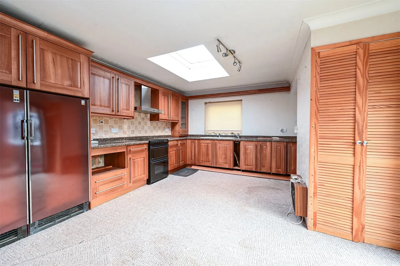 Lucas Close, Yateley, Hampshire, GU46 6JD, photo 8