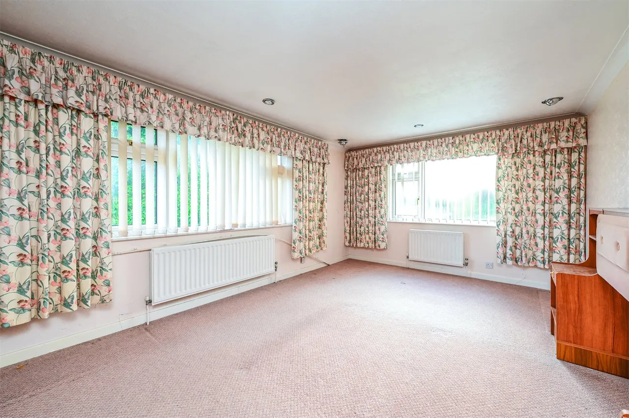 Lucas Close, Yateley, Hampshire, GU46 6JD, photo 4