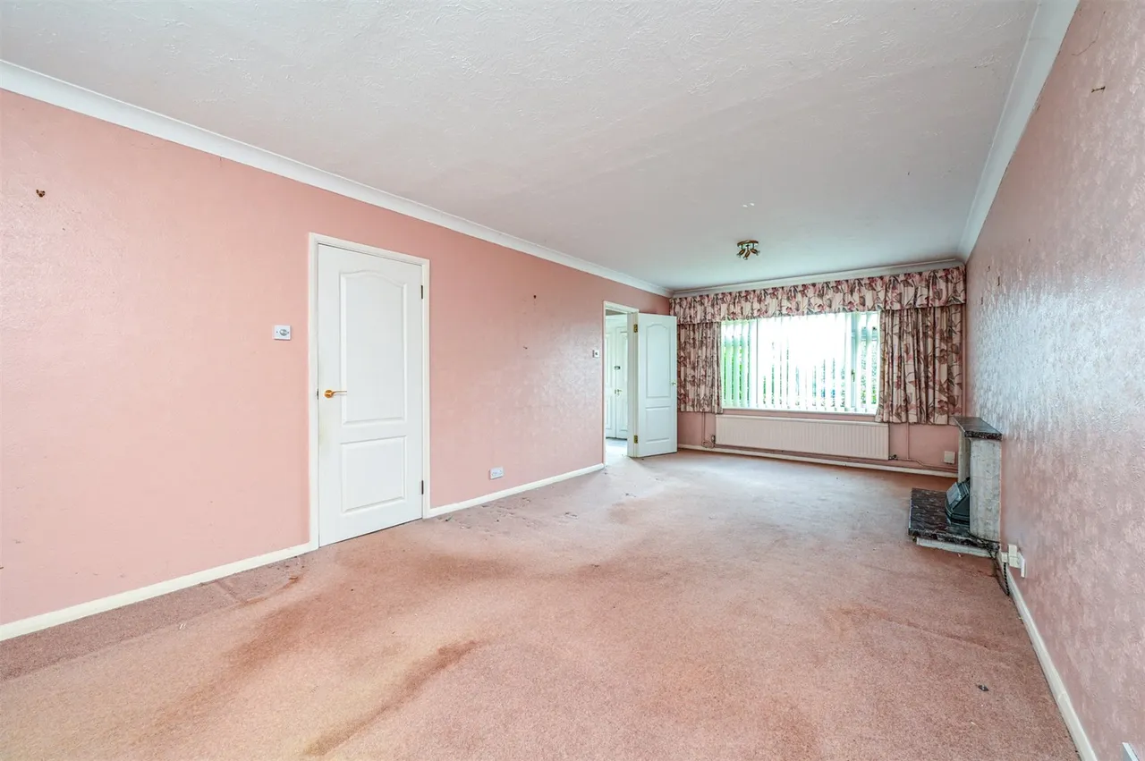 Lucas Close, Yateley, Hampshire, GU46 6JD, photo 5