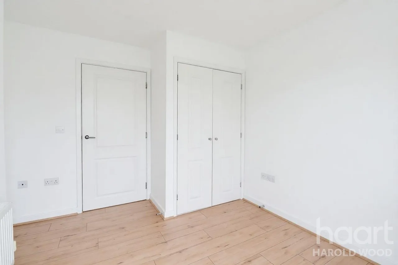 Gooshays Gardens, Harold Hill, RM3, photo 9