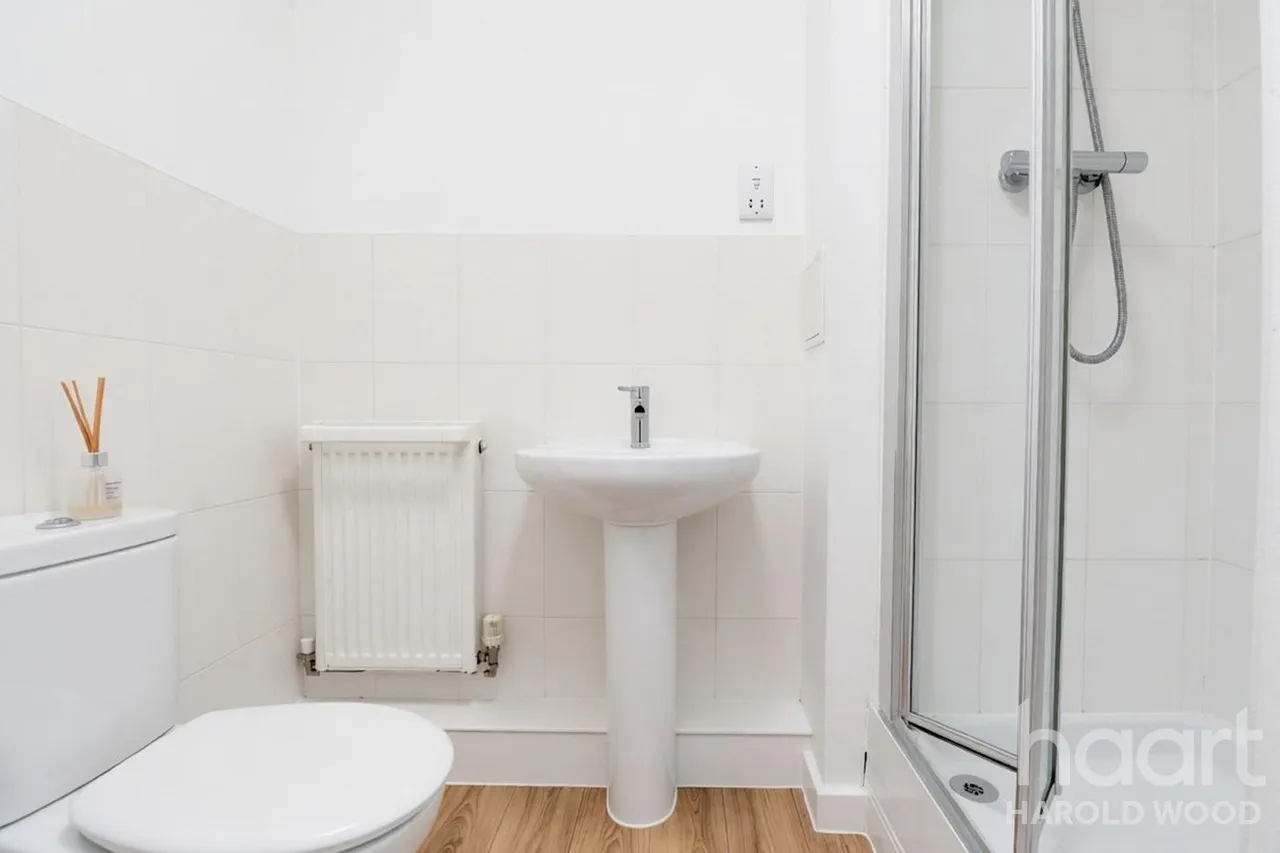 Gooshays Gardens, Harold Hill, RM3, photo 11