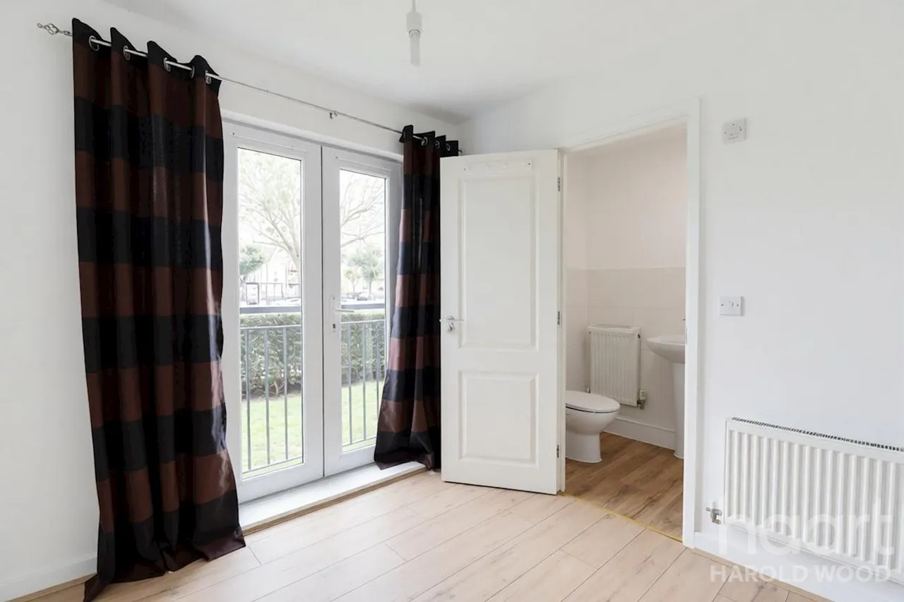 Gooshays Gardens, Harold Hill, RM3, photo 10