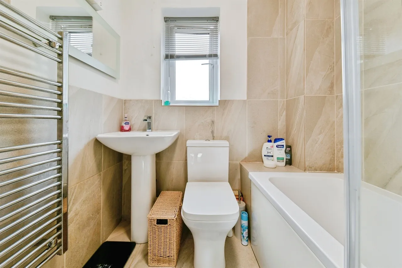 Redoubt Close, Hitchin, SG4, photo 10