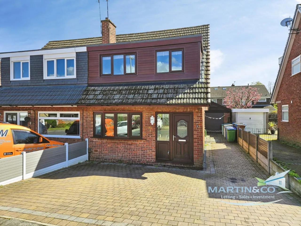 3 bed house for sale — Sherbourne Drive, Heywood