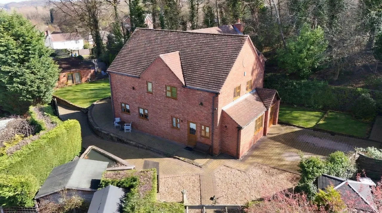 6 bed house for sale — The Old Nursery Farm, Shepherds Lane, Red Lake TF1 5EH