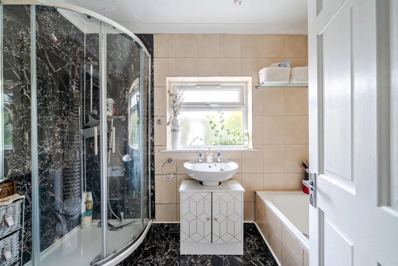 Evesham Road, Bounds Green, London, N11, photo 12