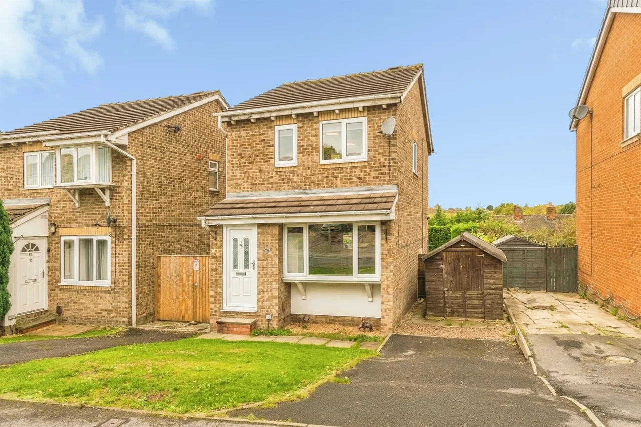 3 bed house for sale, Heath Road, Chickenley, WF12