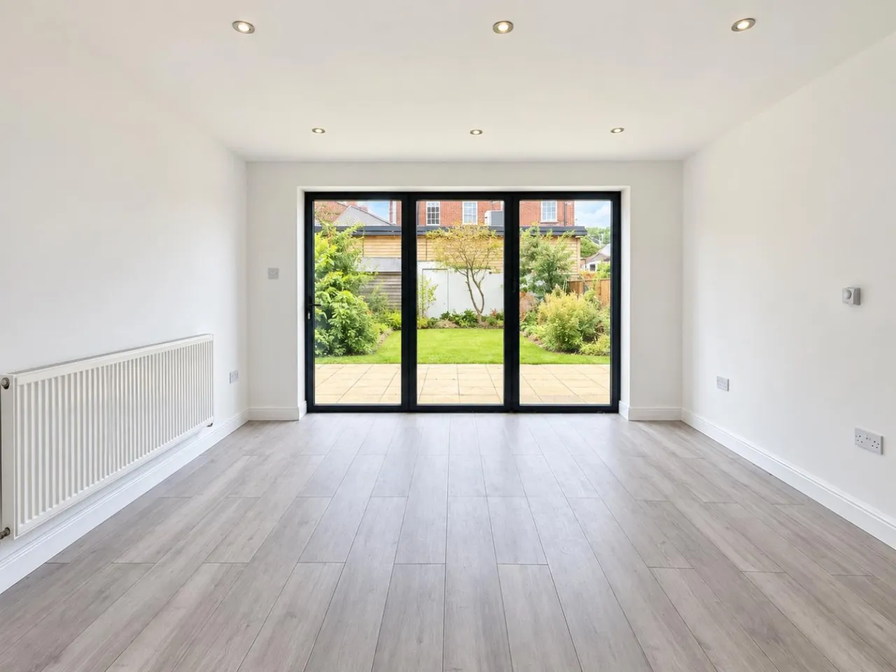 3 bed house to rent — Myrtle Road, Sutton