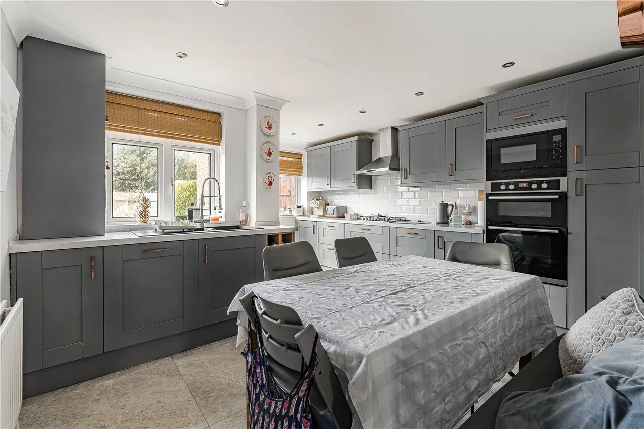 Cheyne Avenue, Twickenham, TW2, photo 3