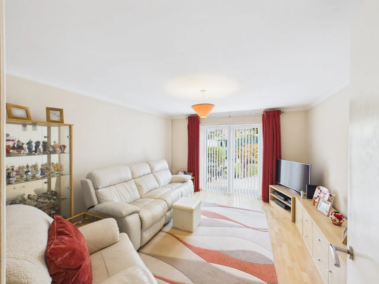 Viola Avenue, Stanwell, TW19, photo 2