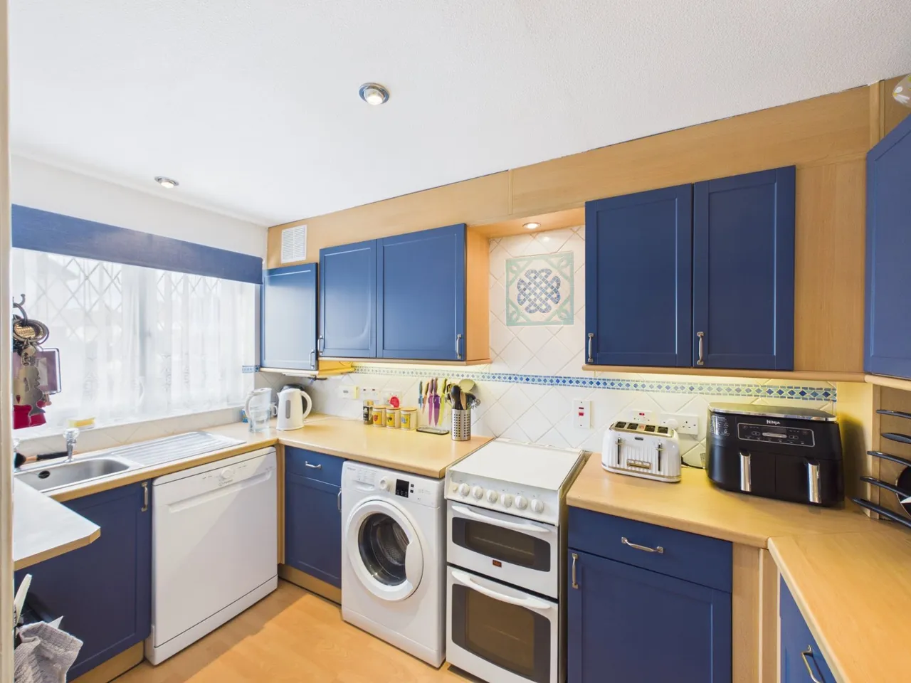 Viola Avenue, Stanwell, TW19, photo 6