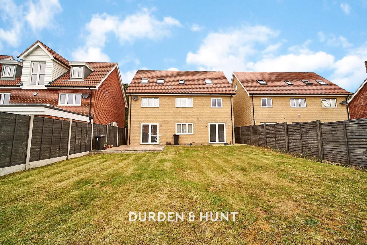 Tamarind Grove, Chigwell, IG7, photo 37