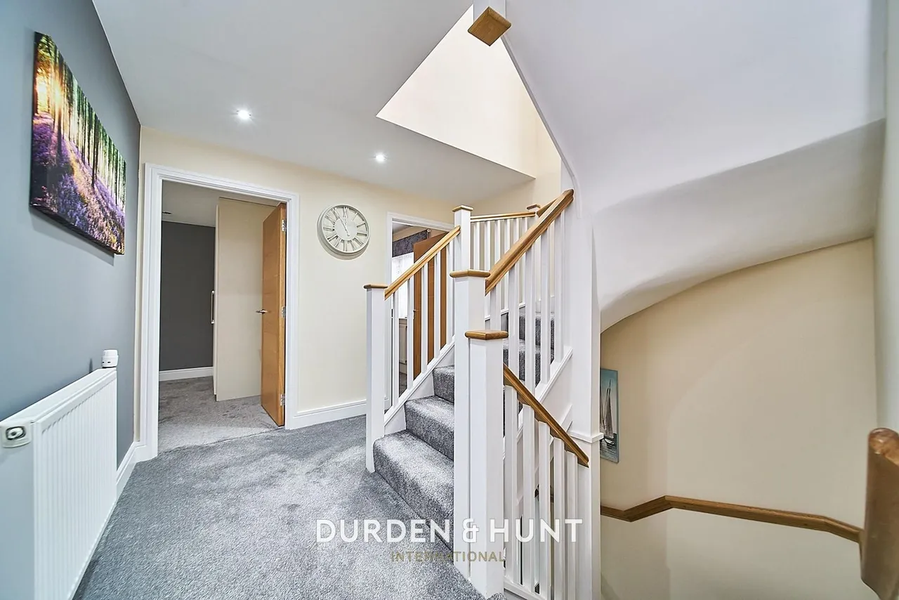 Tamarind Grove, Chigwell, IG7, photo 26