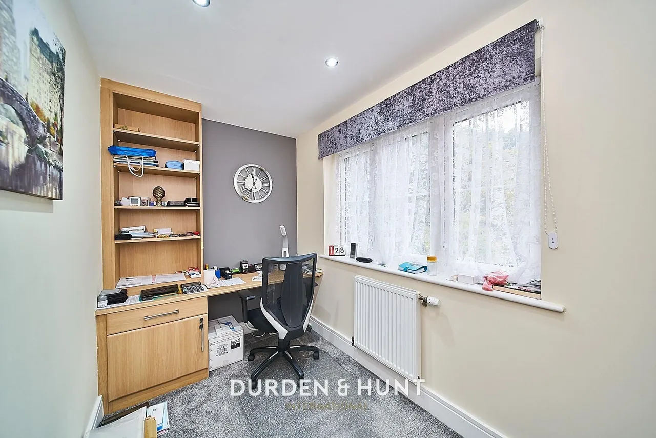 Tamarind Grove, Chigwell, IG7, photo 21
