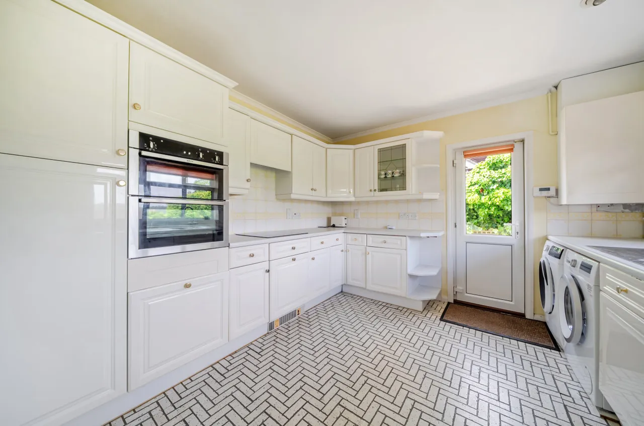 Courts Hill Road, Haslemere, GU27, photo 6