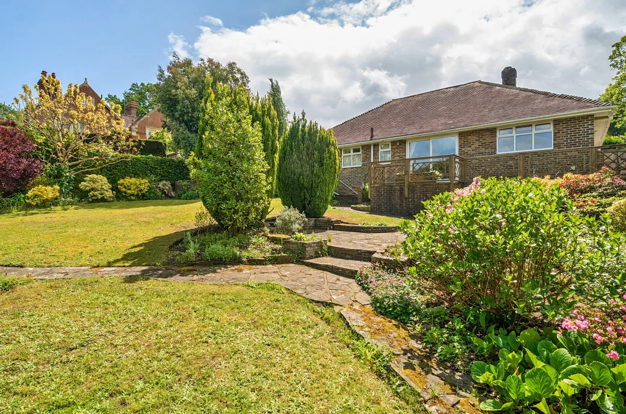Courts Hill Road, Haslemere, GU27, photo 3