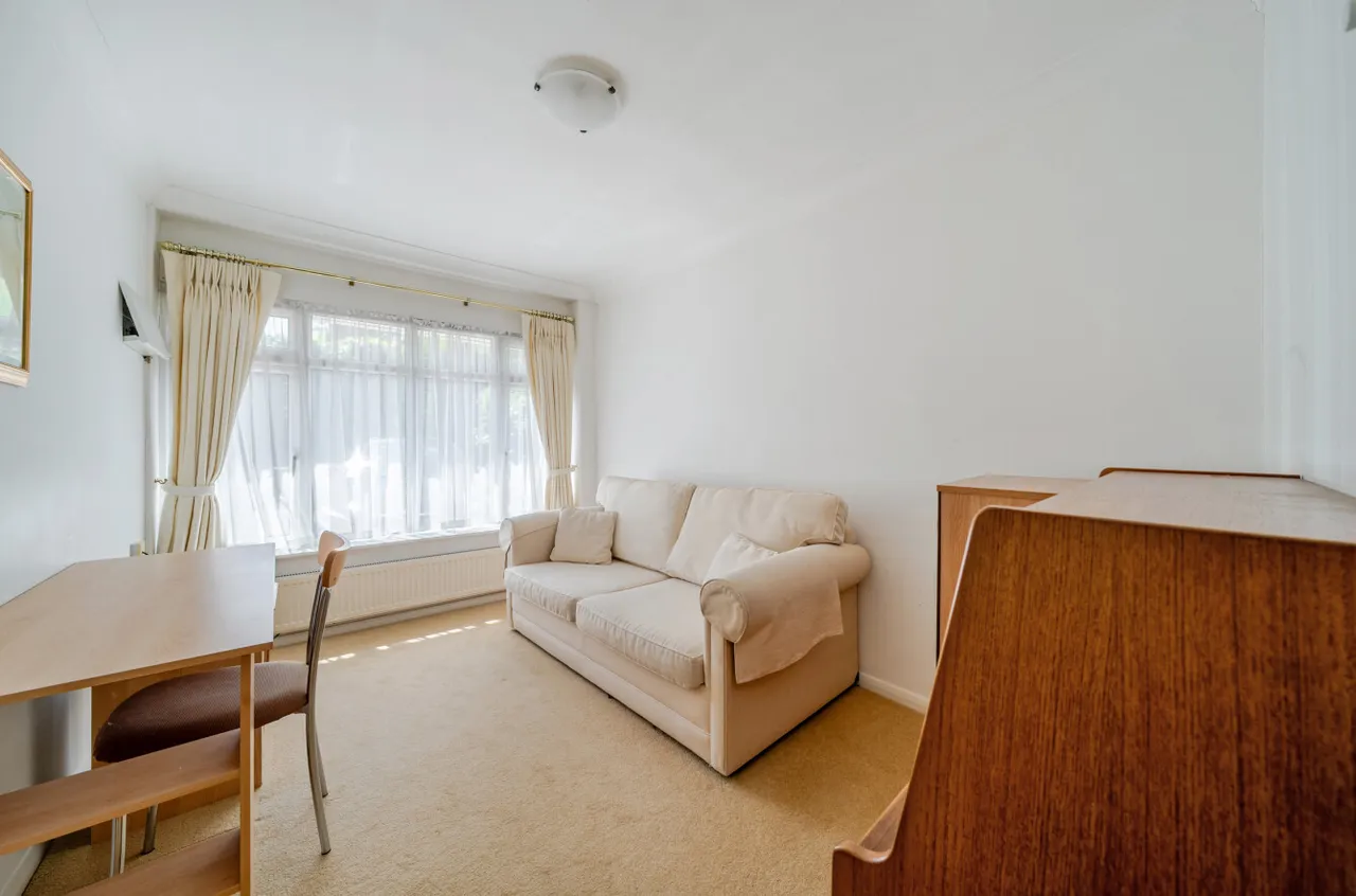 Courts Hill Road, Haslemere, GU27, photo 8