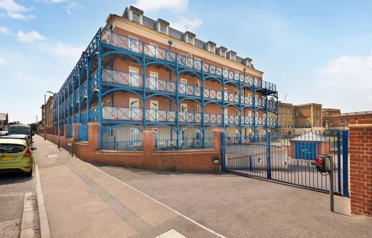 2 bed flat to rent — Canterbury Road, Margate, CT9 5NB