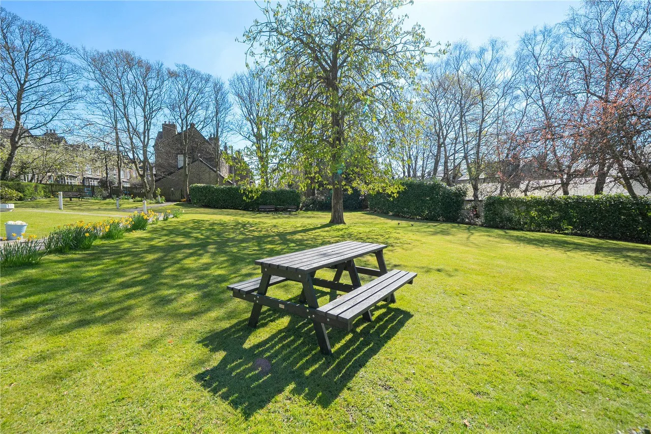 Park Crescent, Roundhay, LS8, photo 9