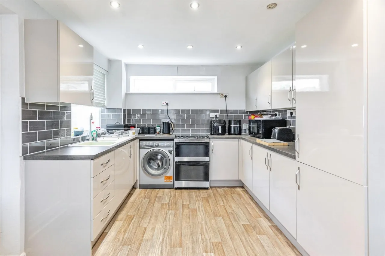 Meadow Drive, Higham Ferrers, NN10, photo 2