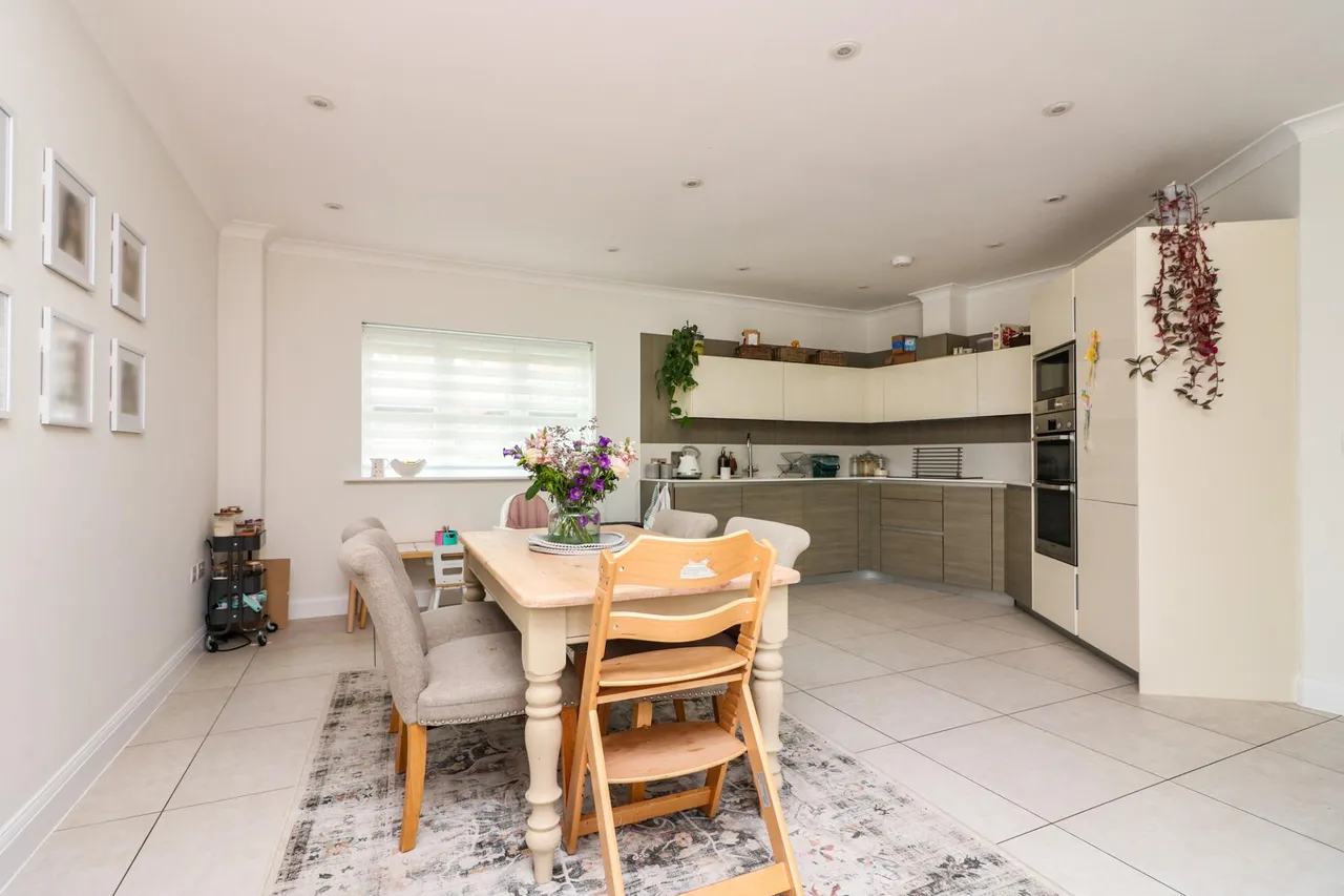Mortimer Crescent, King's Park, photo 11