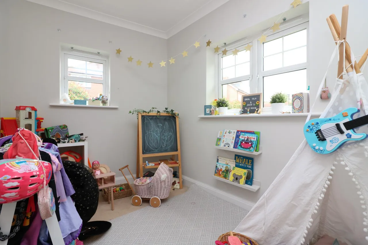 Mortimer Crescent, King's Park, photo 12