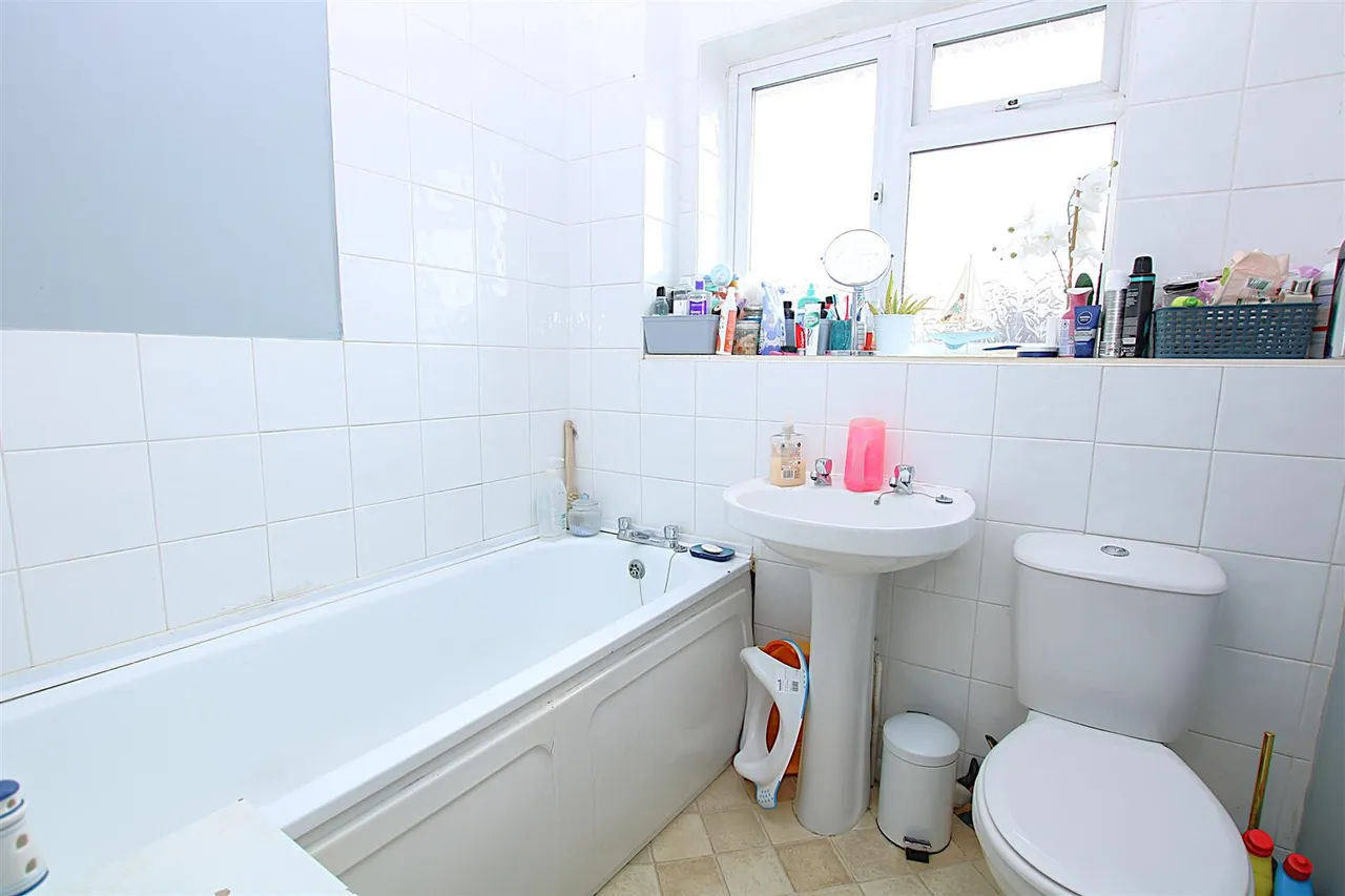 Fleetwind Drive, East Hunsbury, photo 9