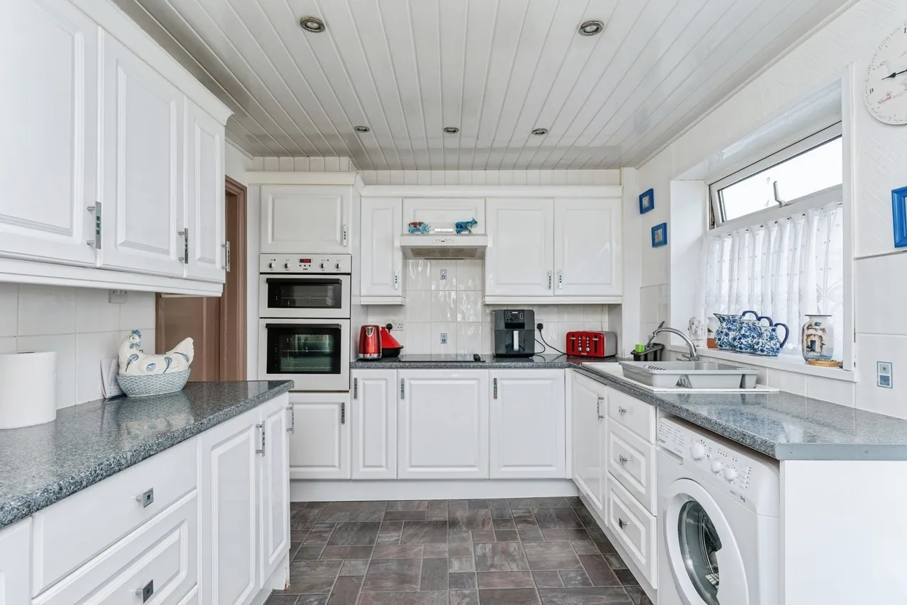 Ffordd Penrhwylfa, Prestatyn, LL19, photo 5