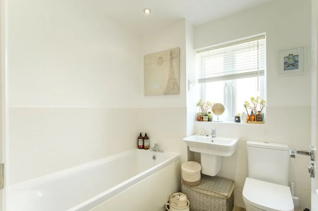 Doble Crescent, Hathern, LE12, photo 11
