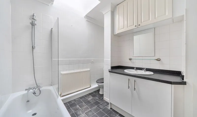 Overdale, Ashtead, KT21, photo 10