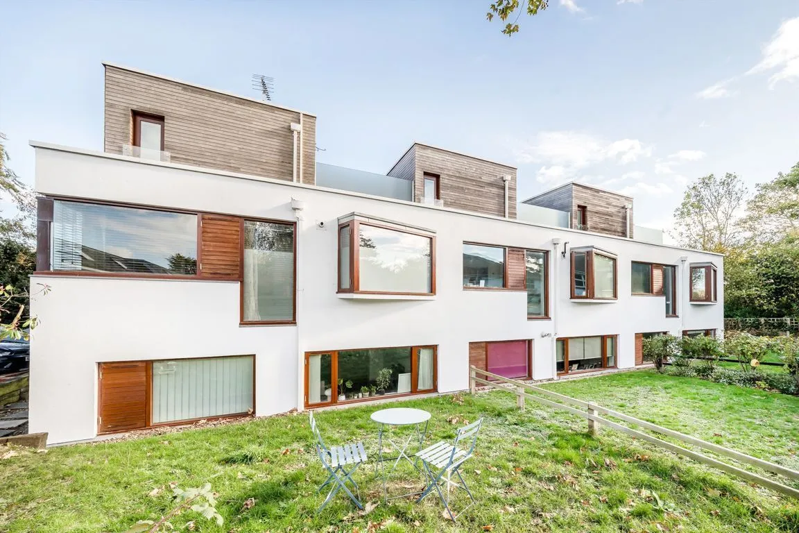 2 bed flat to rent, Southmead Gardens, Teddington, TW11