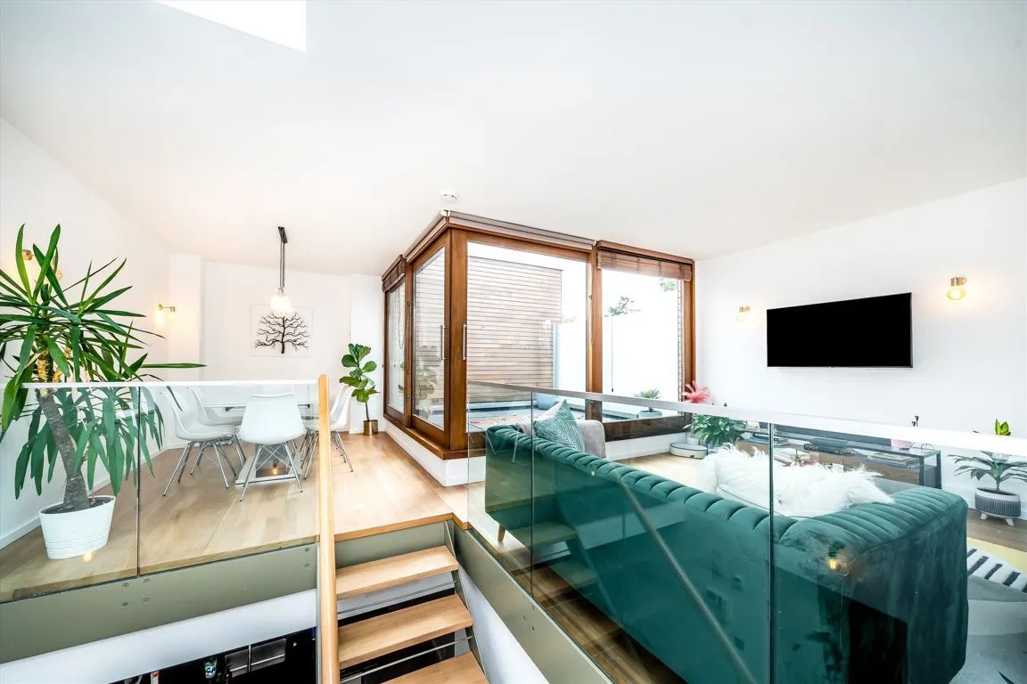 Southmead Gardens, Teddington, TW11, photo 2
