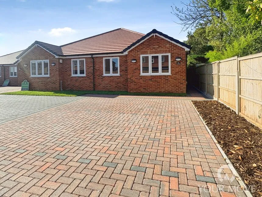 2 bed house for sale — Chuzzlewit Close, Shorne, DA12