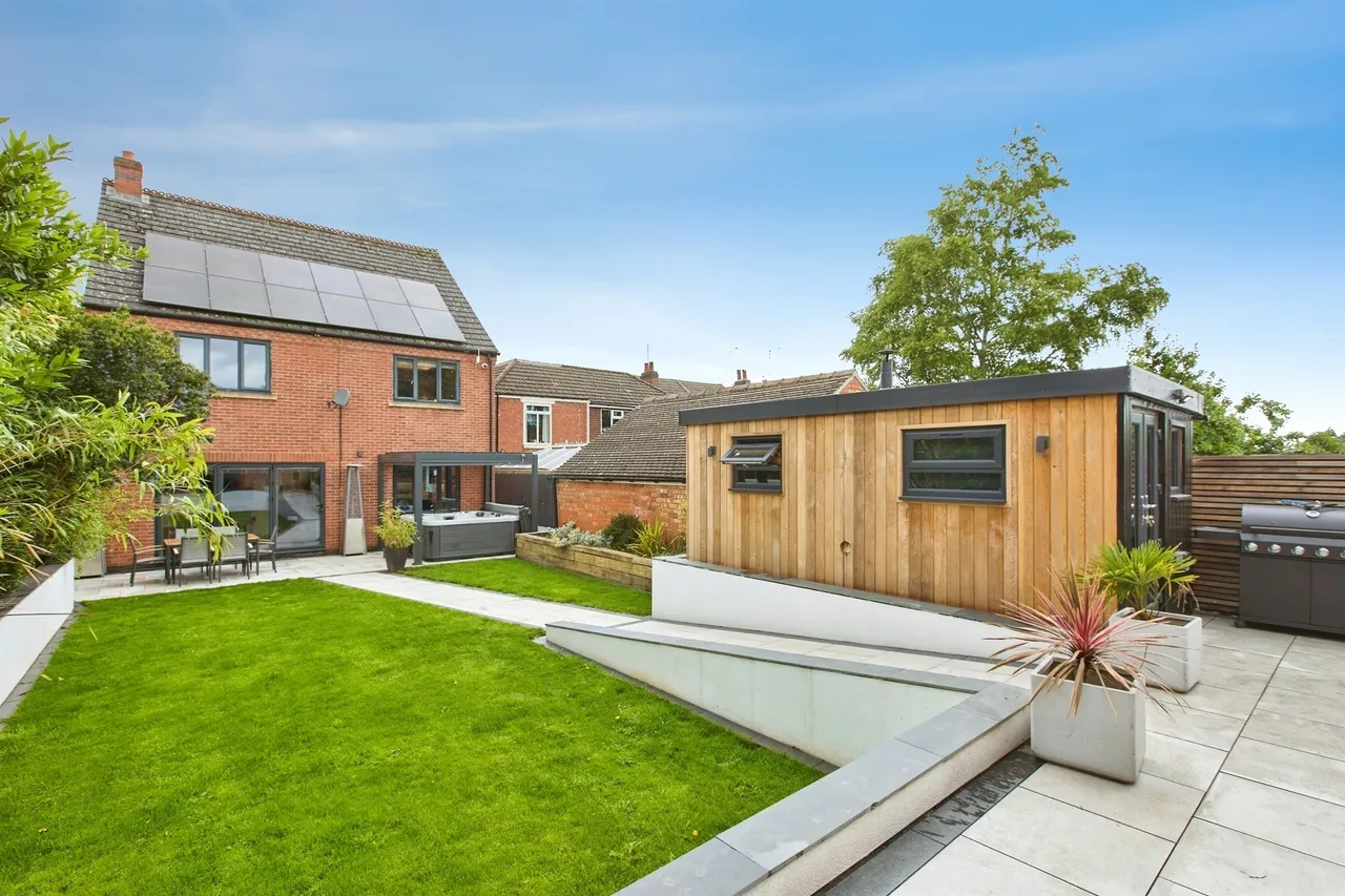 High Bank Road, Burton-On-Trent, DE15, photo 29
