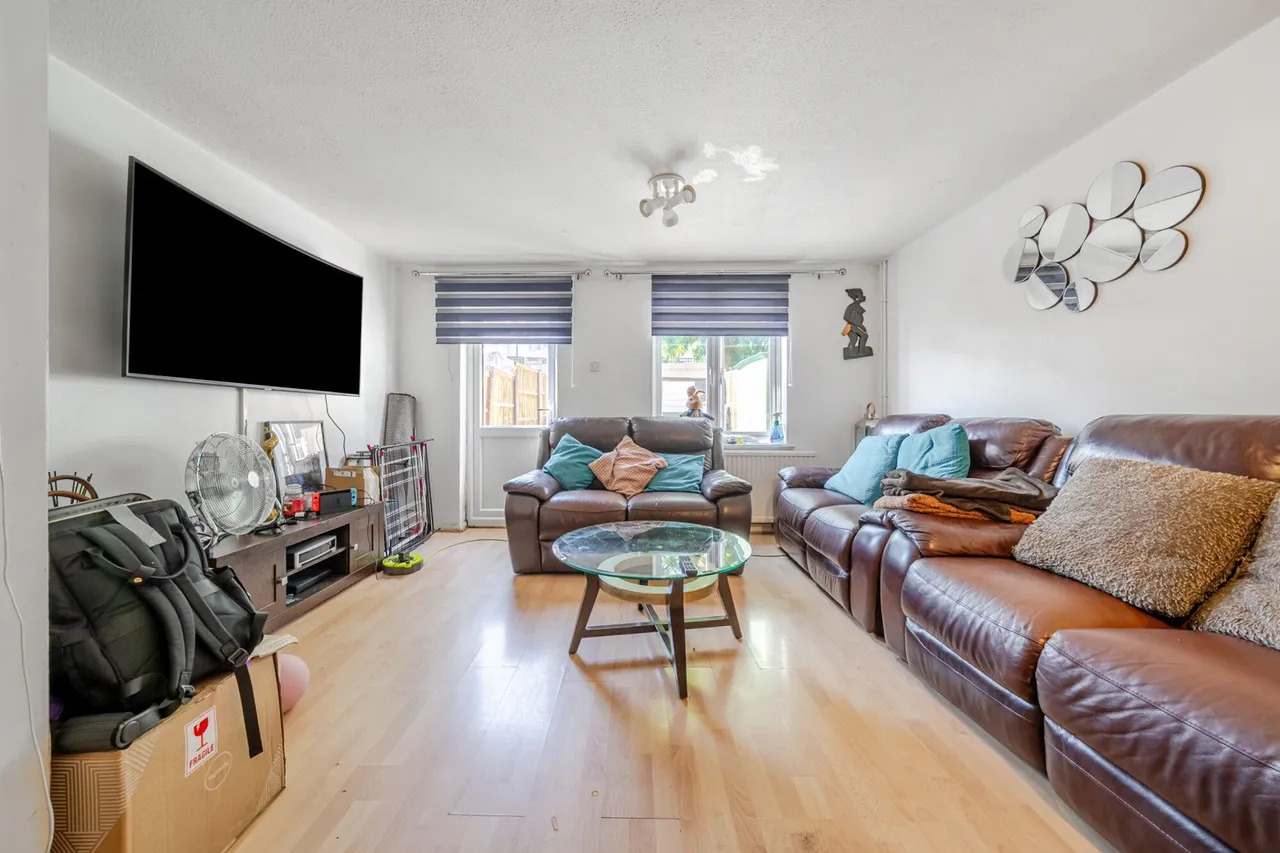 Nickelby Close, SE28, photo 2