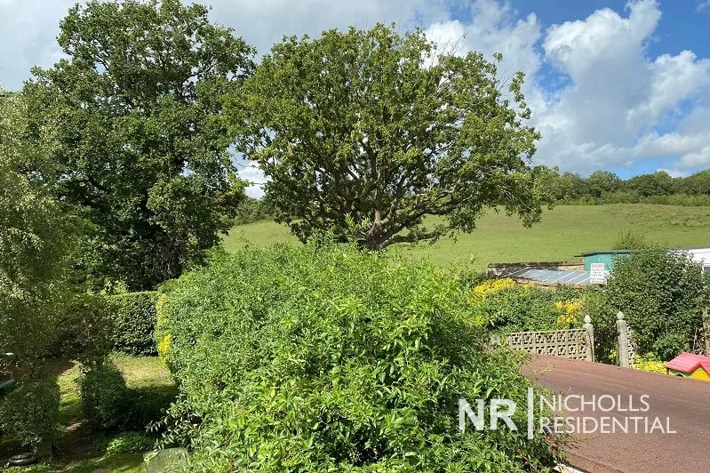 Kingston Road, Leatherhead, KT22, photo 2