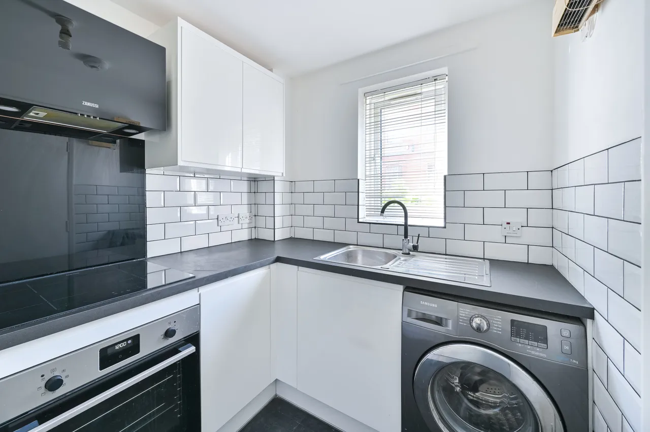 16 Pavilion Mansions, 10 Brighton Terrace, London, photo 9