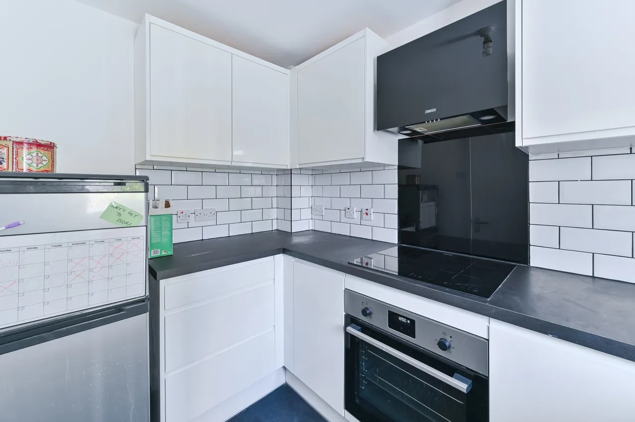 16 Pavilion Mansions, 10 Brighton Terrace, London, photo 7