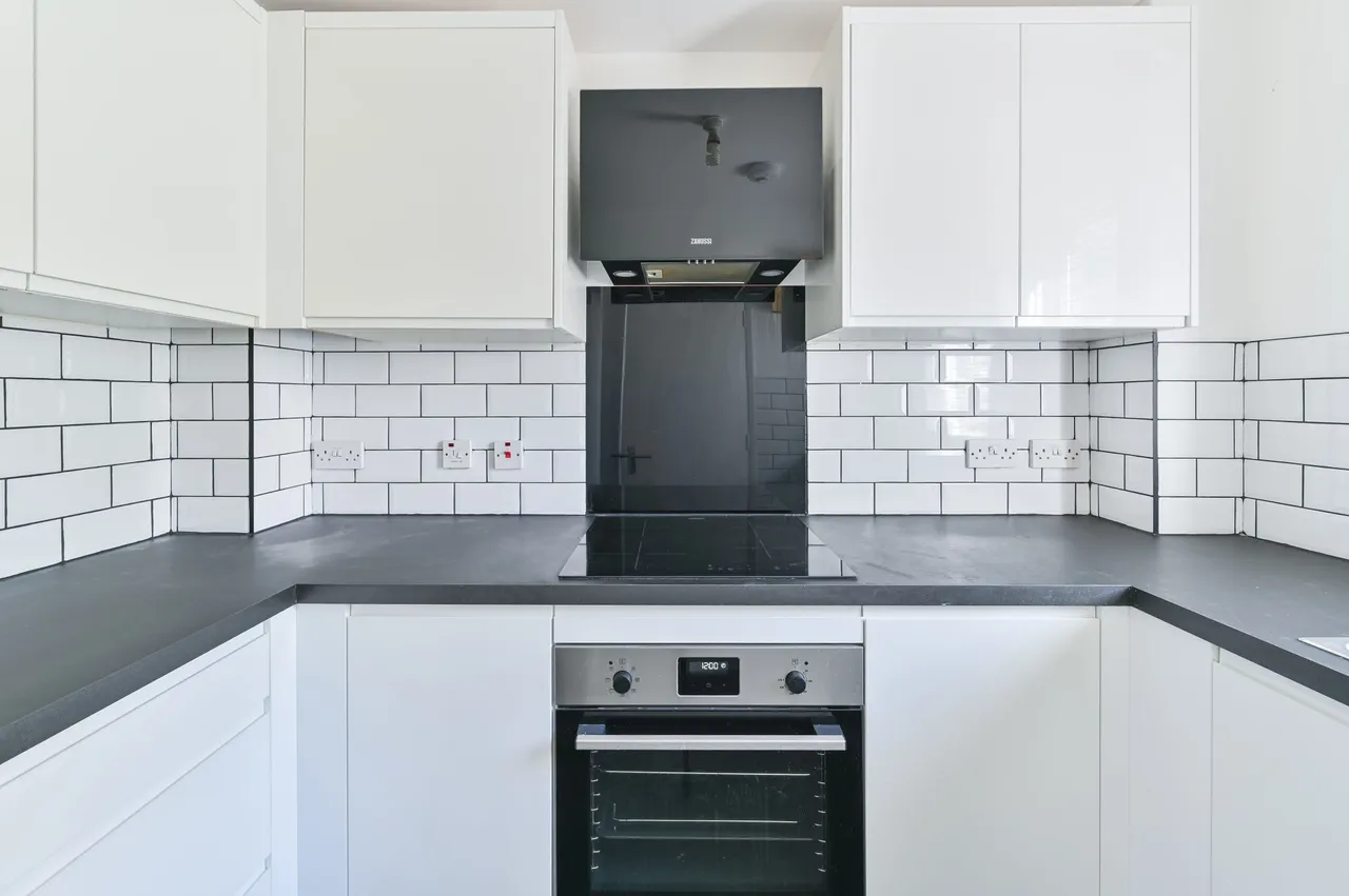 16 Pavilion Mansions, 10 Brighton Terrace, London, photo 3