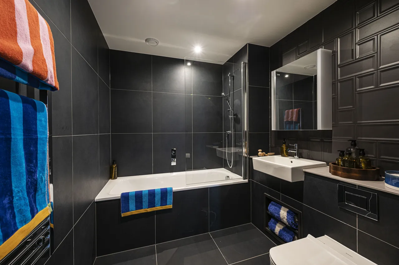 London, E20, photo 3