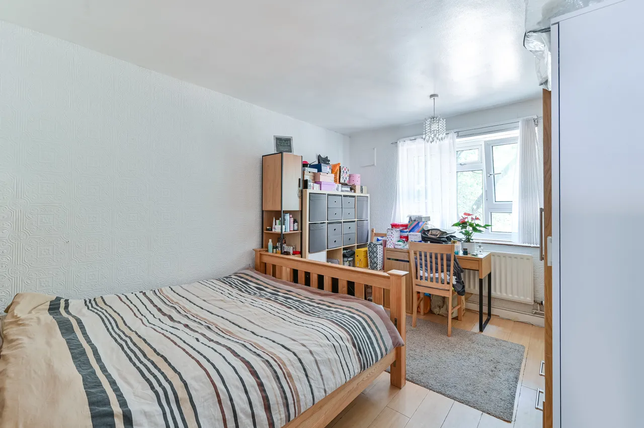 18 Abbess Close, Tulse Hill, London, photo 2